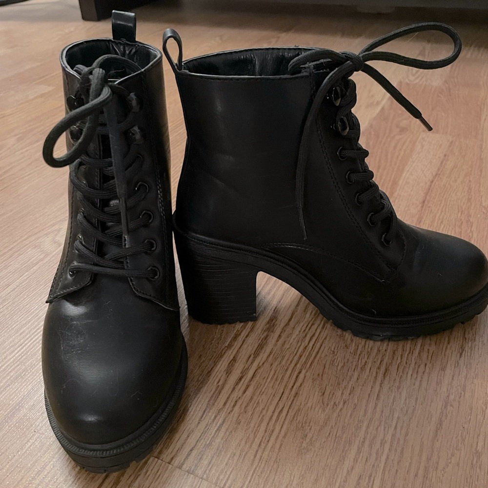 Ardene Black Lace Up Boots with Chunky Heel